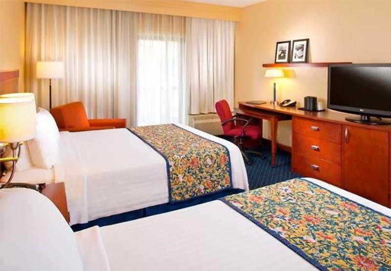 Courtyard By Marriott Memphis Airport Hotel Bagian luar foto