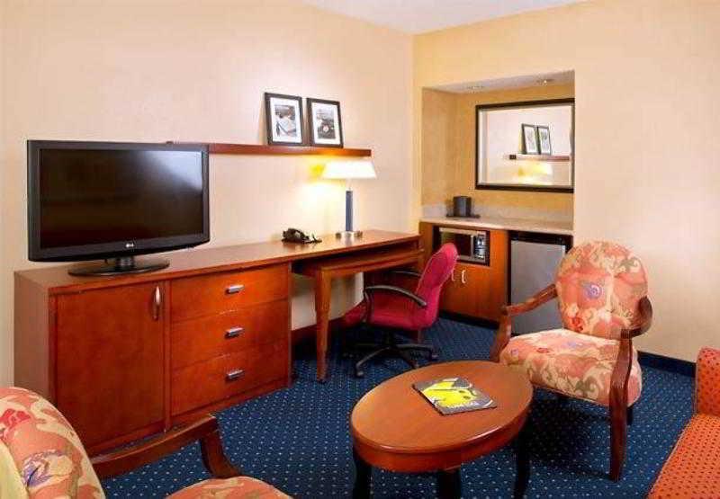 Courtyard By Marriott Memphis Airport Hotel Bagian luar foto