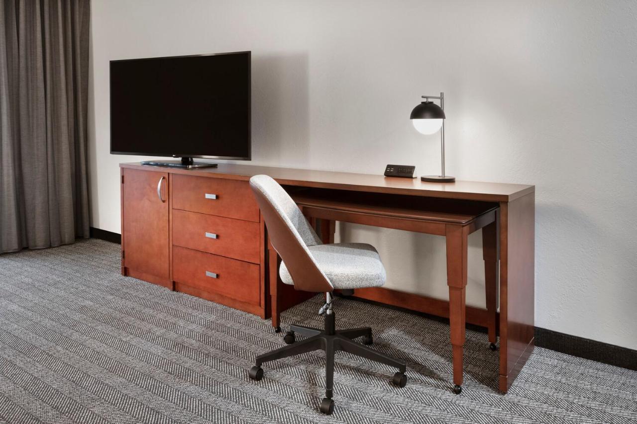 Courtyard By Marriott Memphis Airport Hotel Bagian luar foto