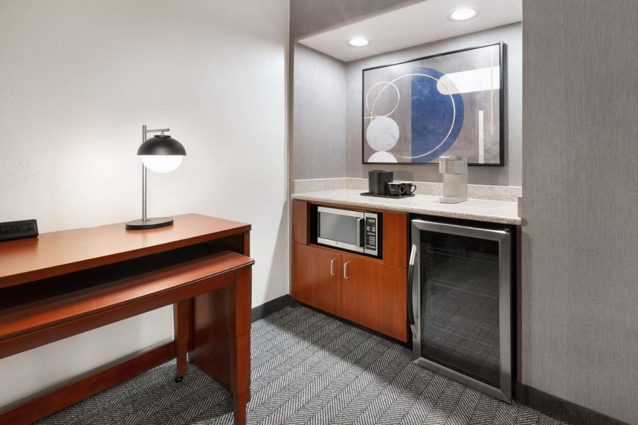 Courtyard By Marriott Memphis Airport Hotel Bagian luar foto