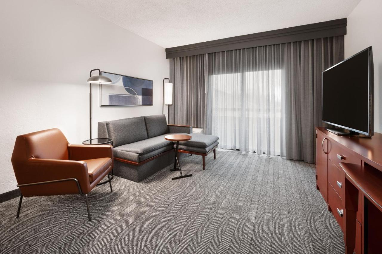 Courtyard By Marriott Memphis Airport Hotel Bagian luar foto
