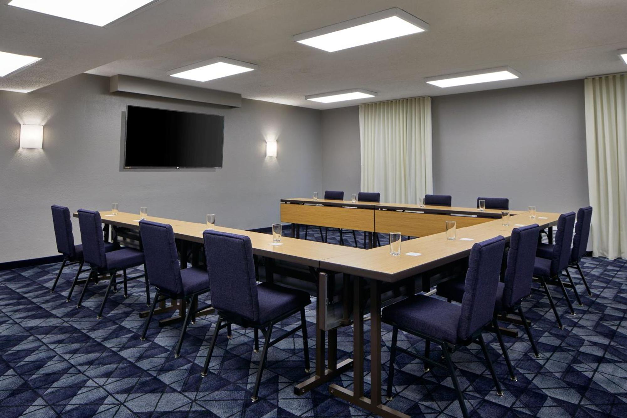 Courtyard By Marriott Memphis Airport Hotel Bagian luar foto