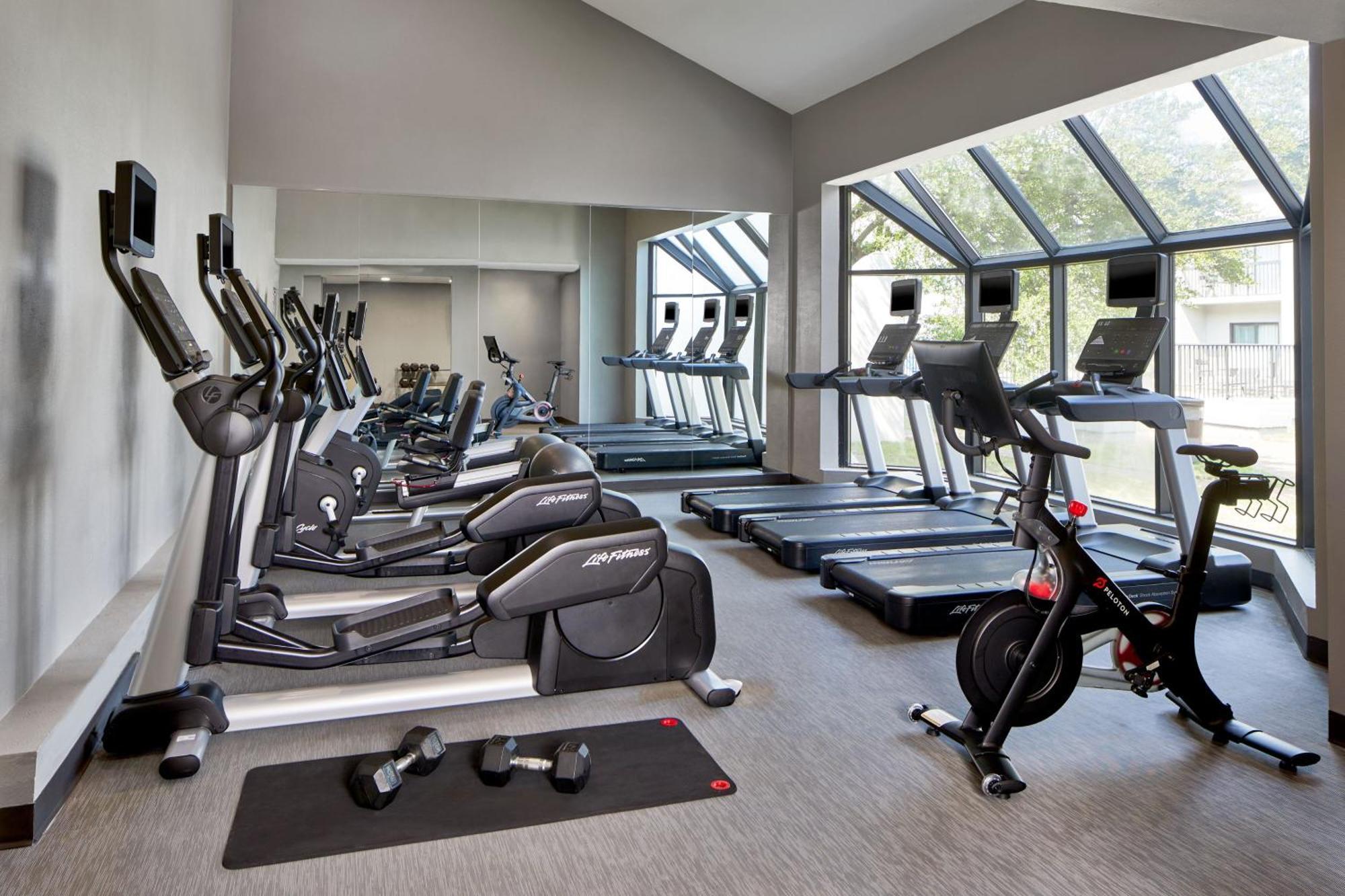 Courtyard By Marriott Memphis Airport Hotel Bagian luar foto