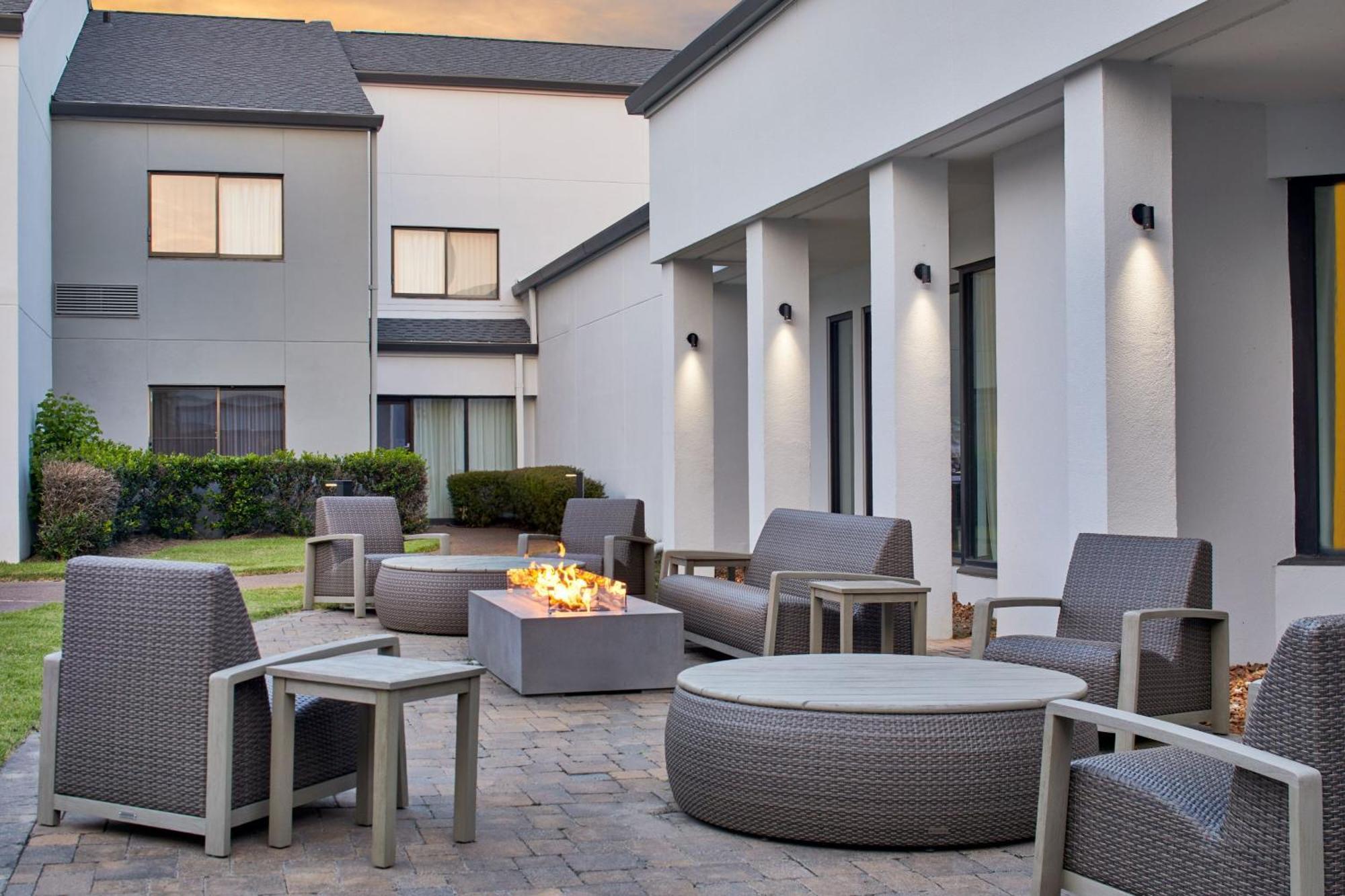 Courtyard By Marriott Memphis Airport Hotel Bagian luar foto