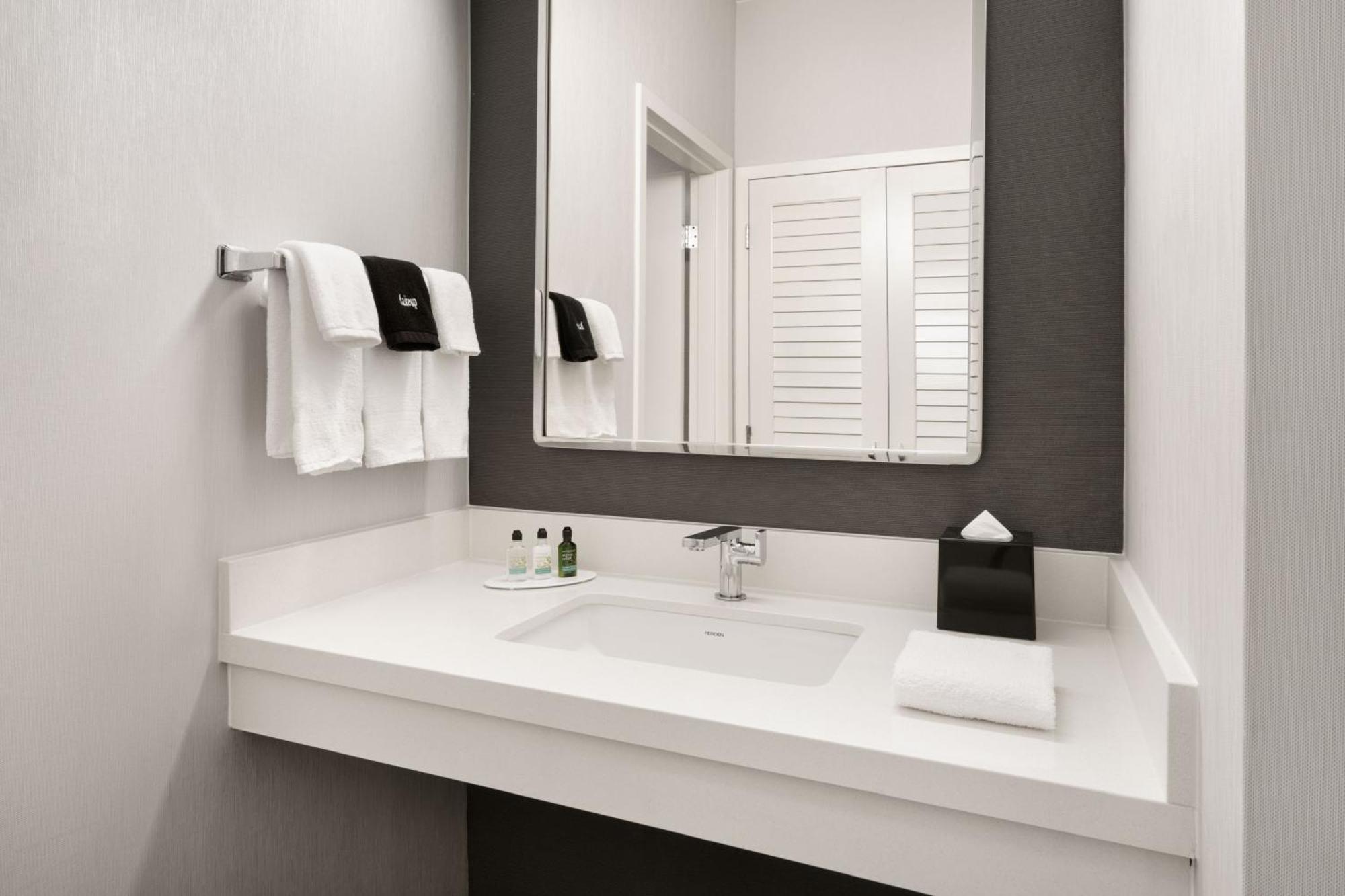 Courtyard By Marriott Memphis Airport Hotel Bagian luar foto